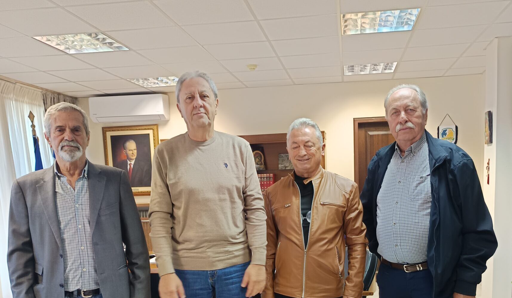 “Επίσκεψη αντιπροσωπείας του Πολιτιστικού Συλλόγου και της Κοινότητας Αμυγδαλιών σε Αντιπεριφερειάρχη και Δήμαρχο Γρεβενών”