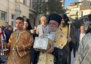 Με λαμπρότητα και κατάνυξη η υποδοχή της Τιμίας Κάρας του Οσίου Νικάνορος στα Γρεβενά