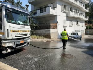 Συνεχίζονται οι εργασίες πλυσίματος στην οδό 13ης Οκτωβρίου