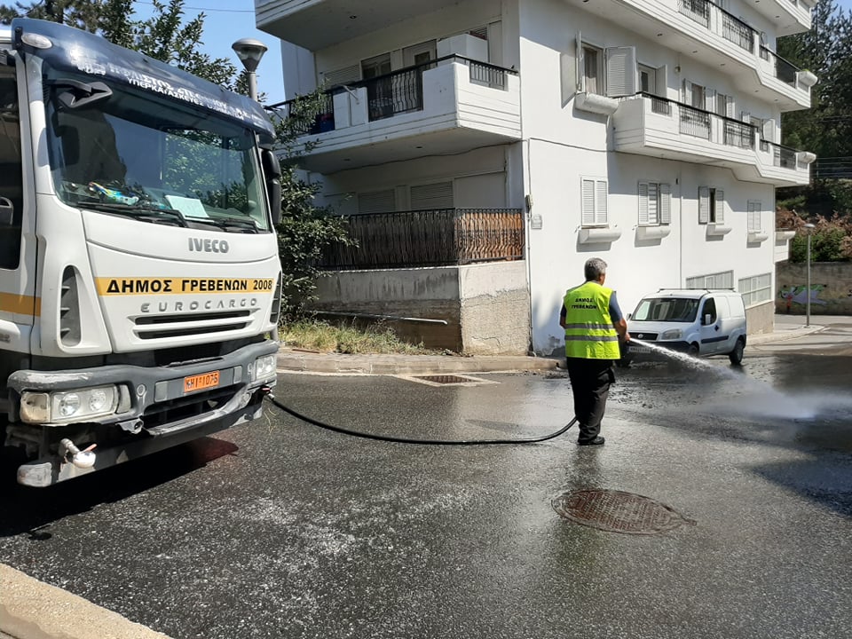 Συνεχίζονται οι εργασίες πλυσίματος στην οδό 13ης Οκτωβρίου