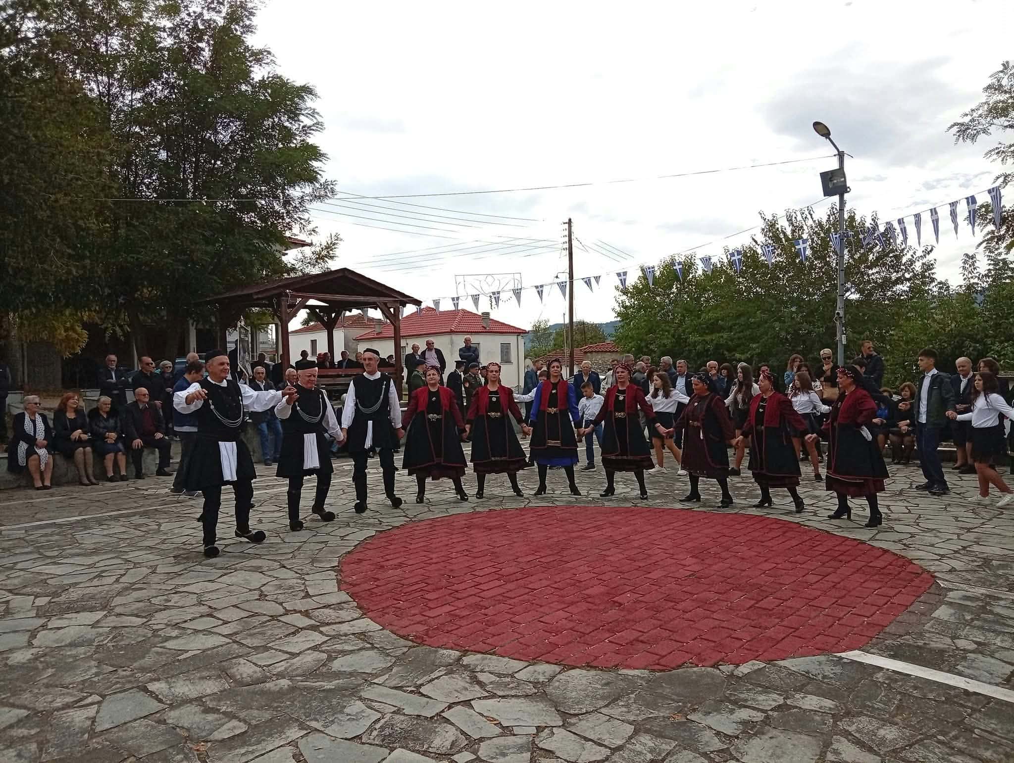 Το χορευτικό των Γρεβενιωτών Κοζάνης Ο ΑΙΜΙΛΙΑΝΟΣ στους Λαζαράδες Σερβίων για την 114η επέτειο της μάχης των Λαζαράδων